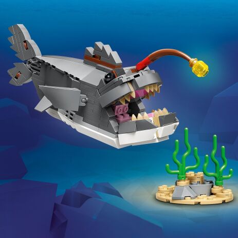 LEGO Creator 3in1 Fierce Shark With A Treasure Chest (31381) (3)