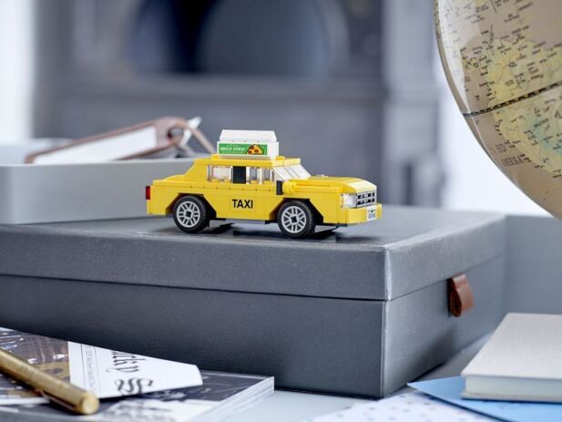 LEGO Creator Yellow Taxi (40468) (2)