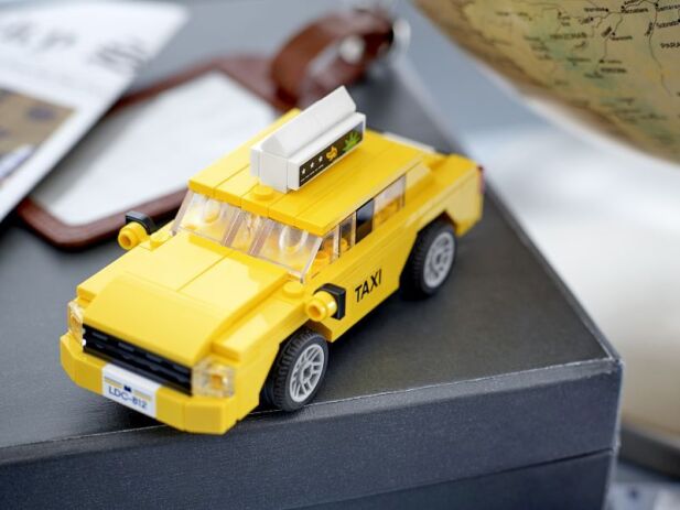 LEGO Creator Yellow Taxi (40468) (3)