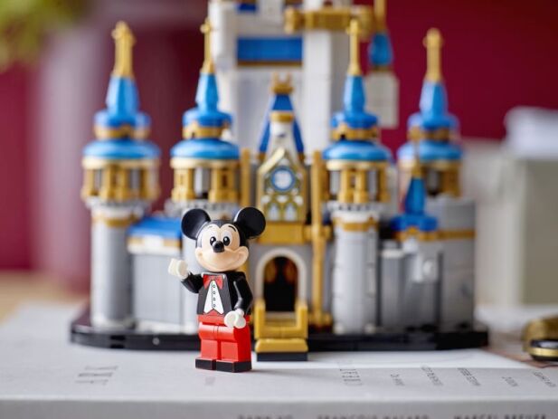LEGO Disney Mini Disney Castle (40478) (2)