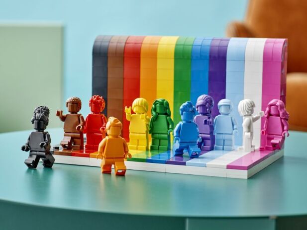 LEGO Everyone Is Awesome (40516) (2)