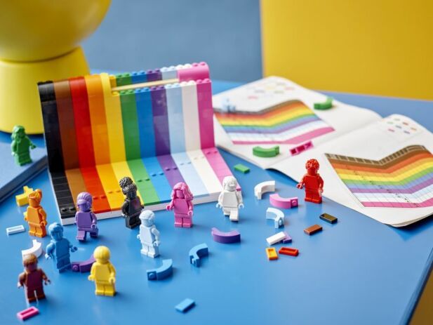 LEGO Everyone Is Awesome (40516) (3)