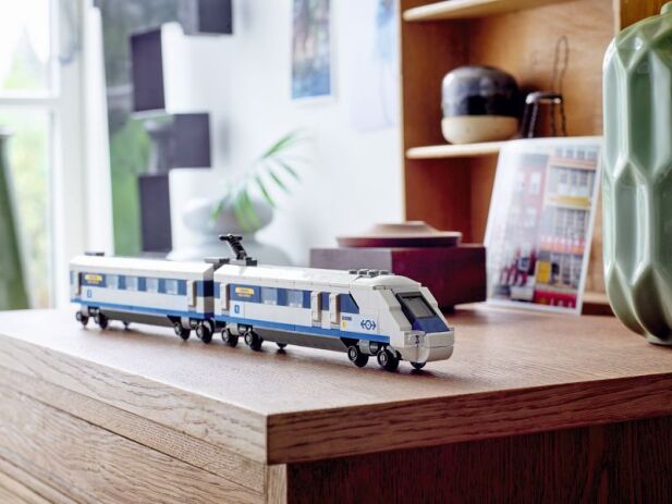 LEGO Creator High-Speed Train (40518) (2)