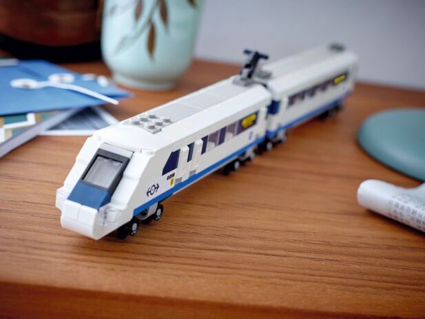 LEGO Creator High-Speed Train (40518) (4)