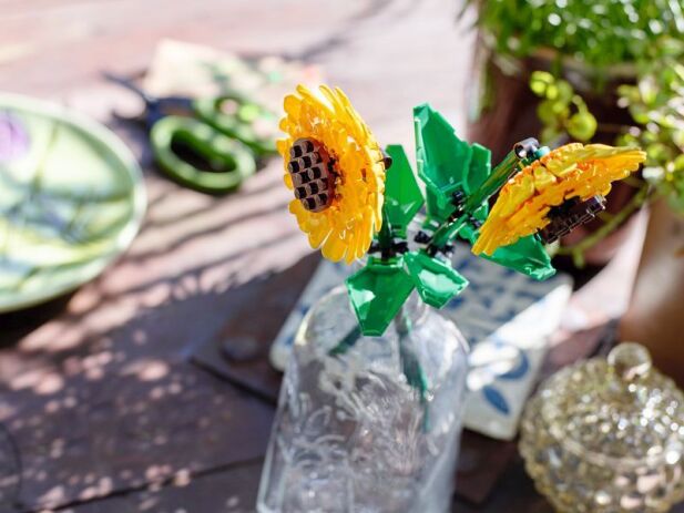 LEGO Botanical Sunflowers (40524) (2)