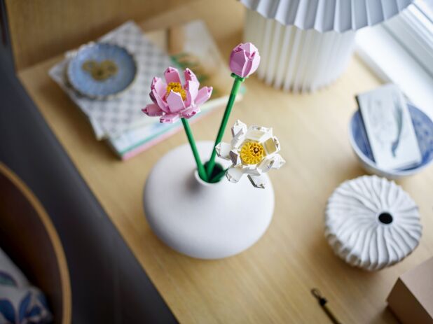 LEGO Botanical Lotus Flowers (40647) (2)
