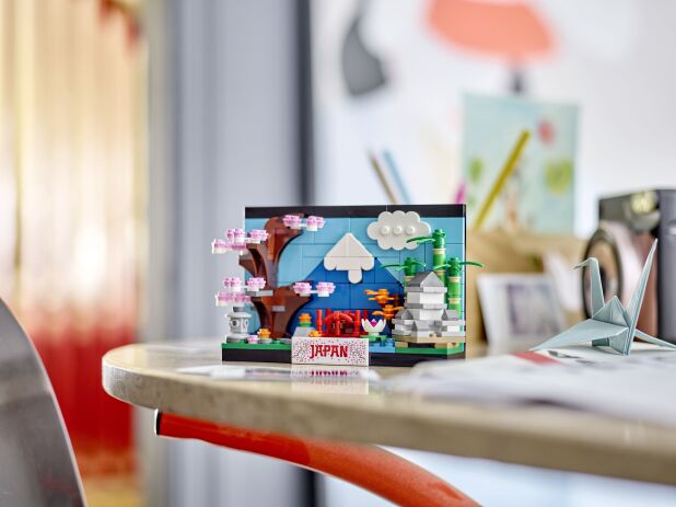 LEGO Creator Japan Postcard (40713) (2)