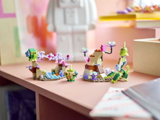 LEGO Space Alien Planet Habitat (40716) (2)