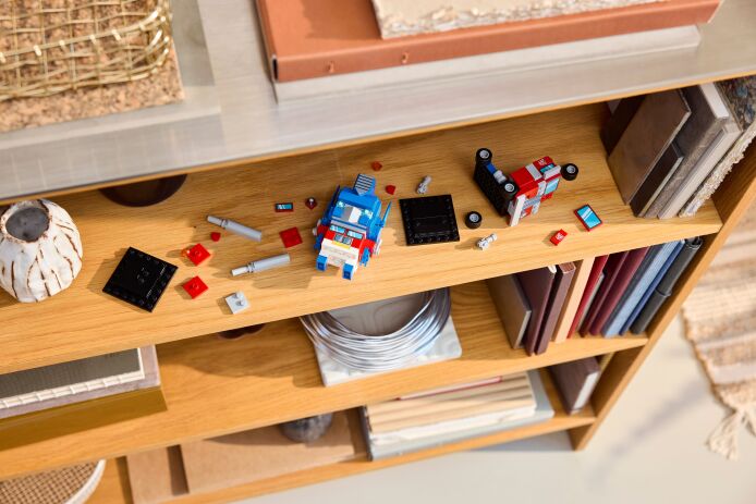 LEGO Brickheadz Optimus Prime Robot & Vehicle (40803) (2)