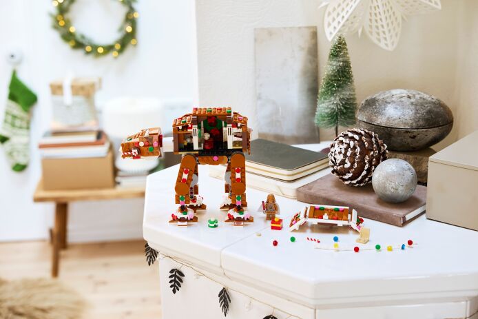 LEGO Star Wars Gingerbread At-At Walker (40806) (2)