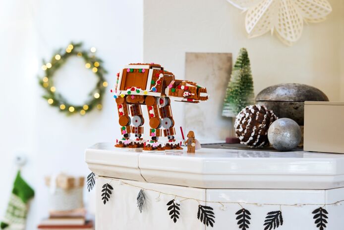 LEGO Star Wars Gingerbread At-At Walker (40806) (3)
