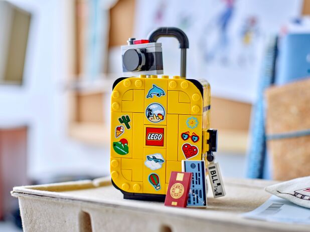 LEGO Yellow Travel Suitcase (40817) (5)