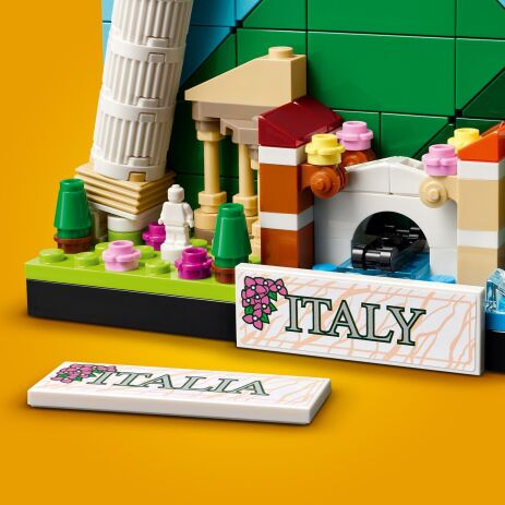 LEGO Creator Italy Postcard (40818) (4)