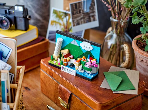 LEGO Creator Italy Postcard (40818) (5)