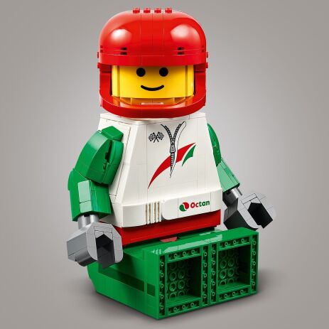LEGO Up-Scaled Racing Driver Minifigure (40819) (3)