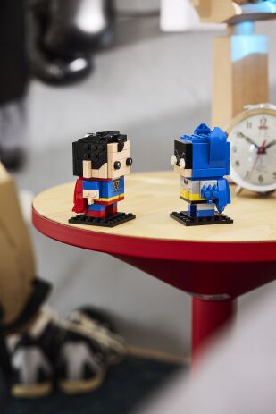 LEGO® Brickheadz Golden Age Superman & Batman Figures (40859) (4)