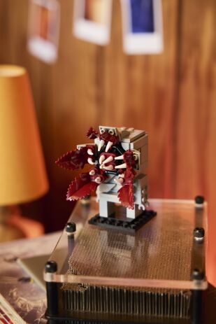 LEGO Brickheadz Stranger Things Eleven, Max, Demogorgon & Holly Figures (40879) (3)