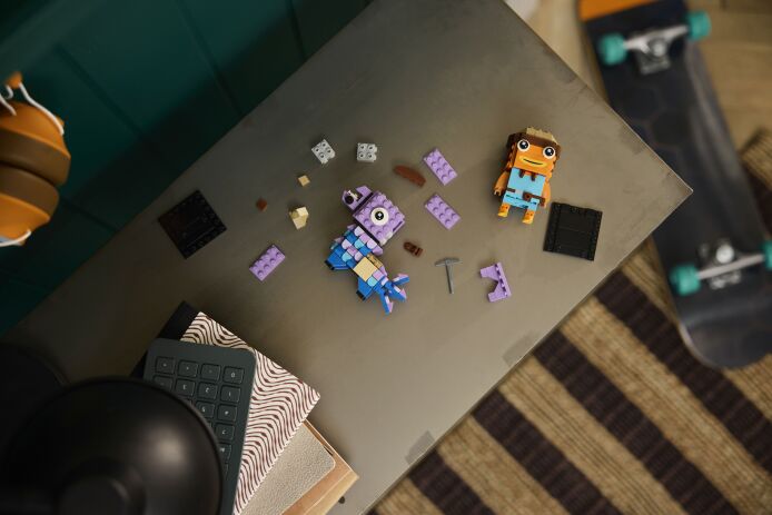 LEGO Brickheadz Fortnine Supply Llama & Fishstick Figures (40881) (2)