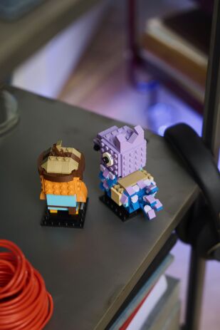 LEGO Brickheadz Fortnine Supply Llama & Fishstick Figures (40881) (4)