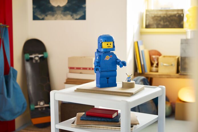 LEGO Up-Scaled Blue Astronaut Minifigure (40921) (7)