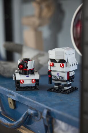 LEGO® Brickheadz Megatron Robot & Vehicle (40924) (3)