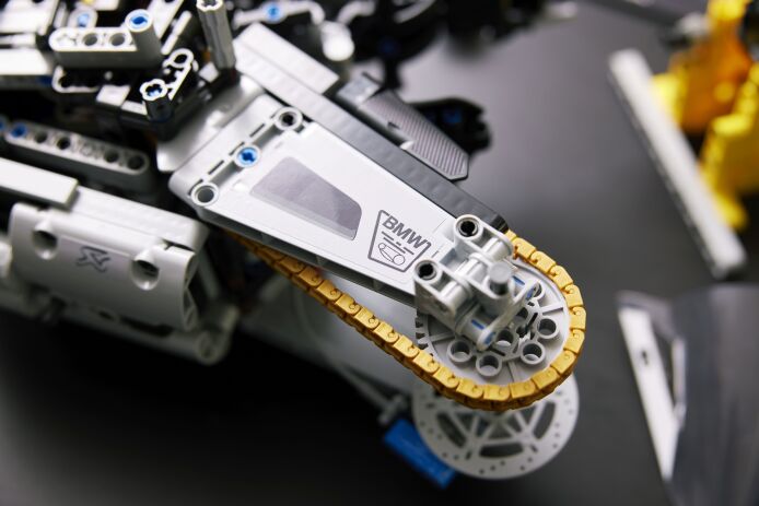 LEGO Technic BMW M 1000 RR (42130) (4)