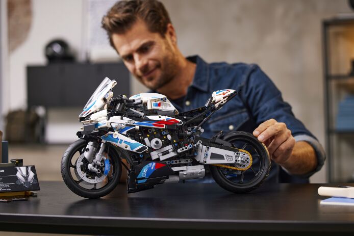 LEGO Technic BMW M 1000 RR (42130) (6)