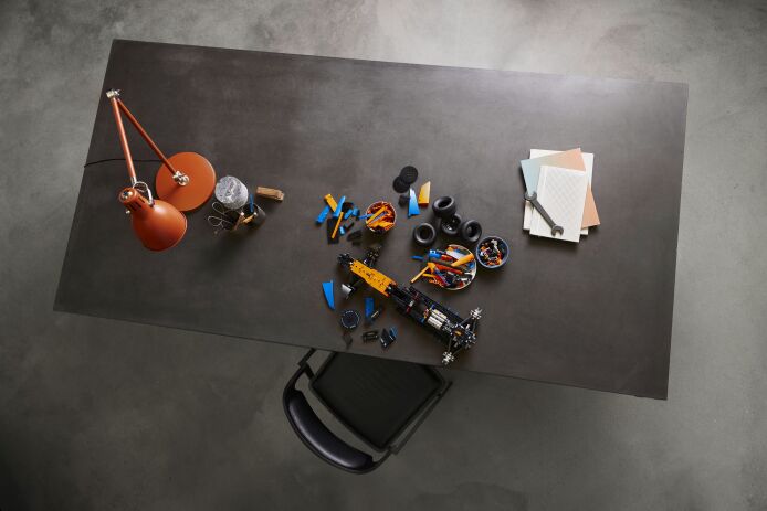 LEGO Technic McLaren Formula 1 Race Car (42141) (6)