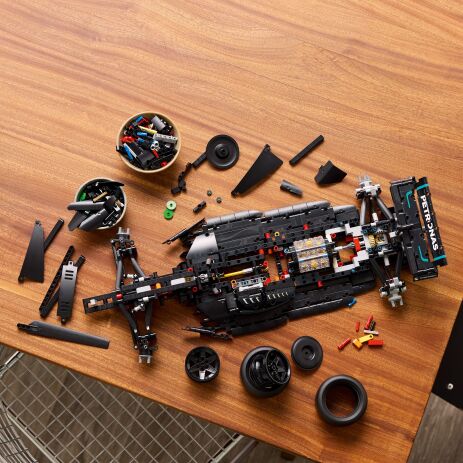 LEGO Technic Mercedes-AMG F1 W14 E Performance (42171) (5)