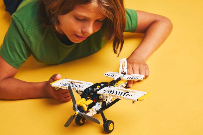 LEGO Technic Bush Plane (42198) (7)