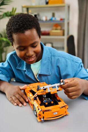 LEGO Technic Fast & Furious Toyota Supra MK4 (42204) (11)