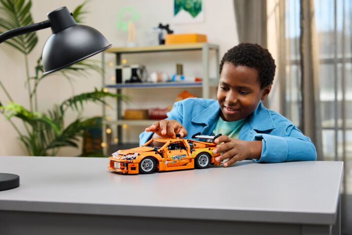 LEGO Technic Fast & Furious Toyota Supra MK4 (42204) (7)