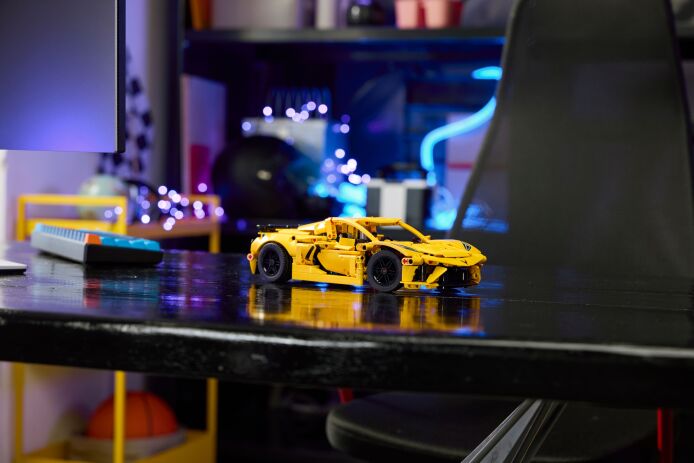 LEGO Technic Chevrolet Corvette Stingray (42205) (7)