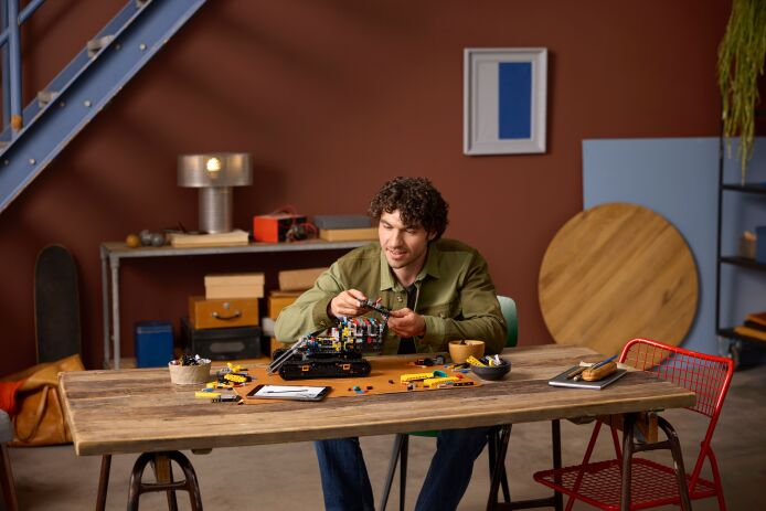 LEGO Technic Volvo EC500 Hybrid Excavator (42215) (4)