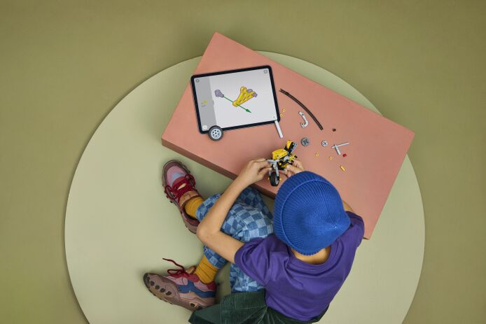 LEGO Technic Yellow Motorcycle (42225) (4)