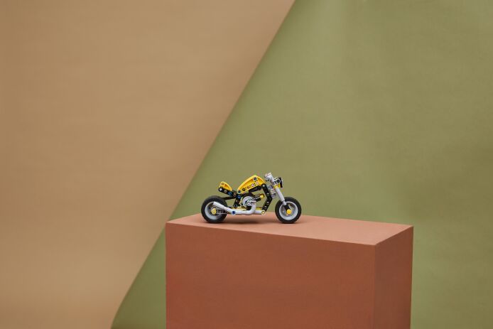 LEGO Technic Yellow Motorcycle (42225) (9)