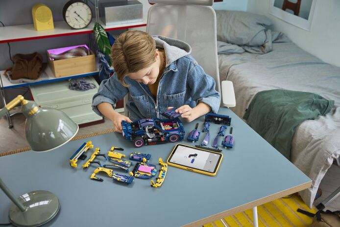 LEGO® Technic Custom Garage Ford Mustang GT Car (42236) (5)