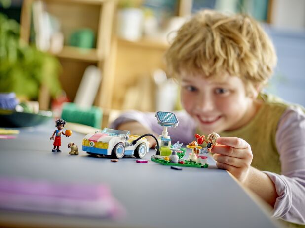 LEGO Friends Electric Car & Charger (42609) (6)