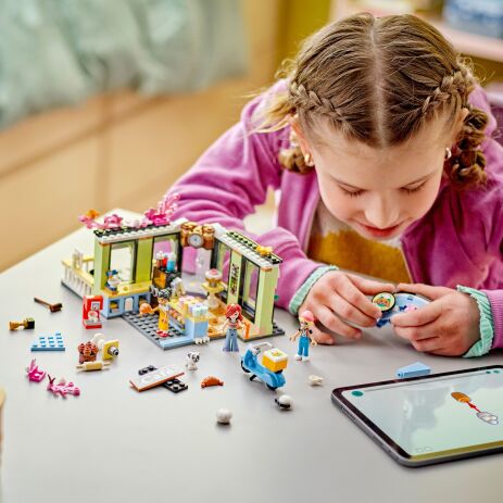 LEGO Friends Heartlake City Cafe (42618) (5)