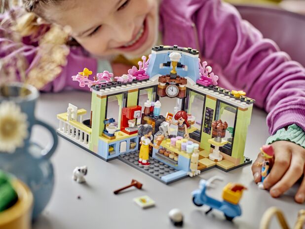 LEGO Friends Heartlake City Cafe (42618) (6)
