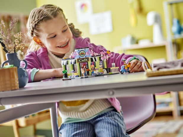 LEGO Friends Heartlake City Cafe (42618) (7)