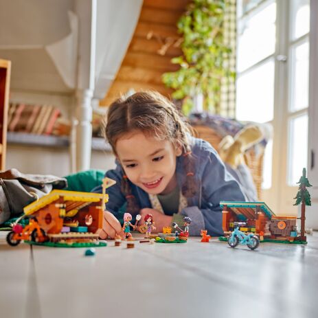 LEGO Friends Adventure Camp Cozy Cabins (42624) (6)