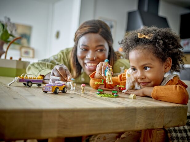 LEGO Friends Horse & Pony Trailer (42634) (6)