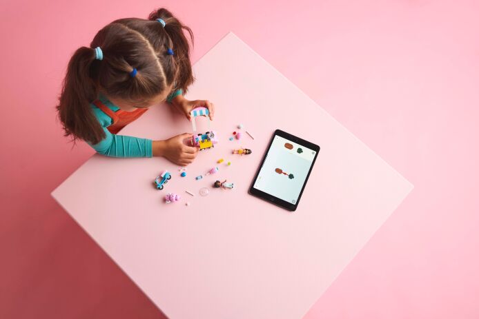 LEGO Friends Cotton Candy Stand & Scooter (42643) (5)