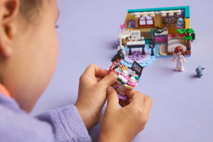 LEGO Friends Paisley's Room (42647) (9)