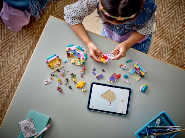 LEGO Friends Heartlake City Candy Store (42649) (8)