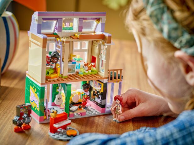 LEGO Friends Music Store & Apartment (42653) (8)