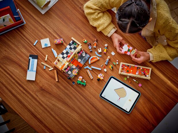 LEGO Friends Restaurant & Cooking School (42655) (8)