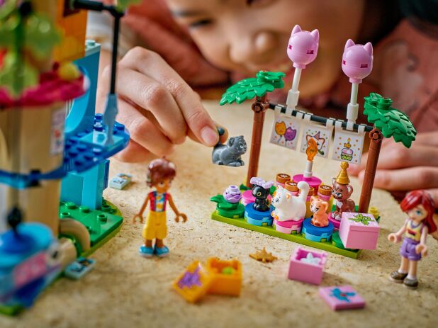 LEGO Friends Cat Birthday Party & Tree House (42666) (10)