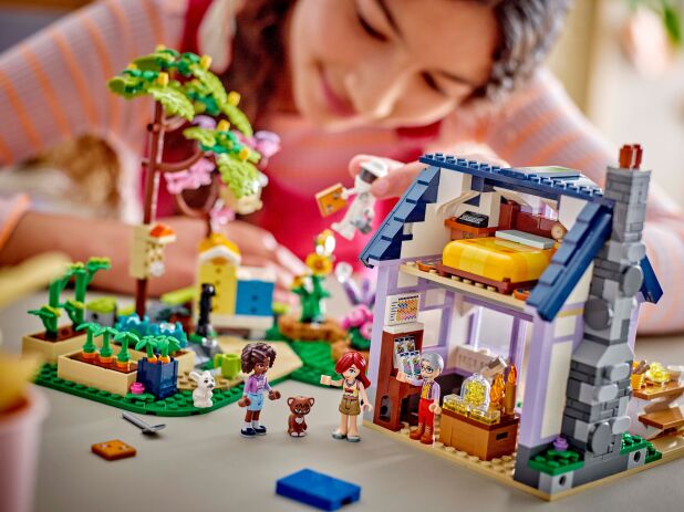 LEGO Friends Beekeeper's House & Flower Garden (42669) (8)